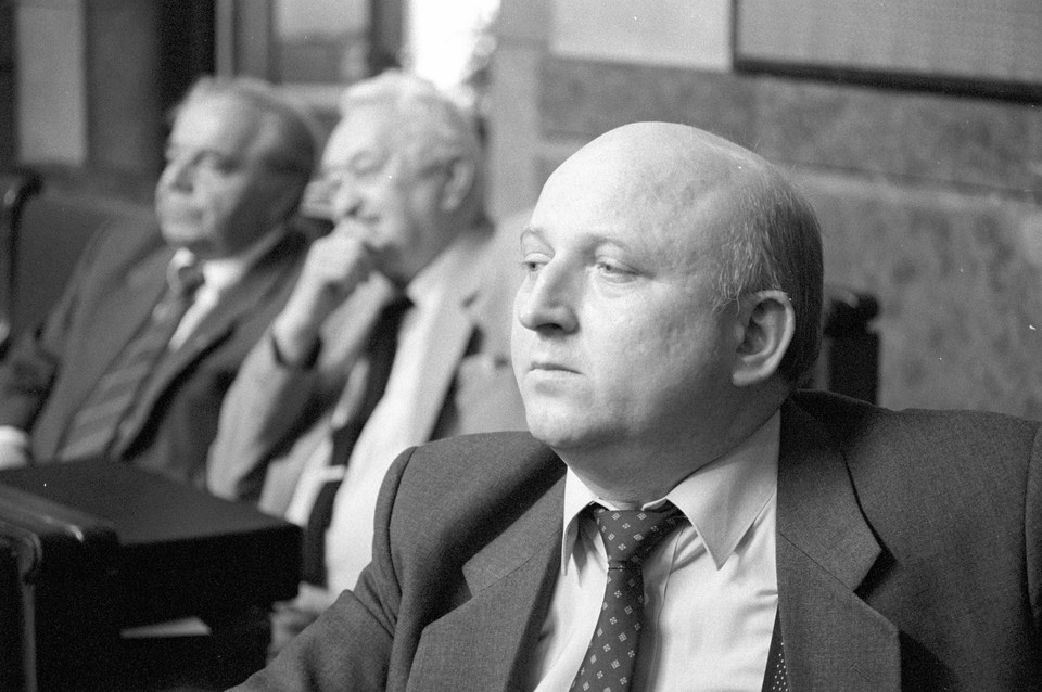 Józef Oleksy w maju 1989 r. podczas ostatniego posiedzenia Sejmu PRL IX kadencji. Oleksy w okresie PRL był działaczem PZPR i pierwszym sekretarzem Komitetu Wojewódzkiego PZPR w Białej Podlaskiej.