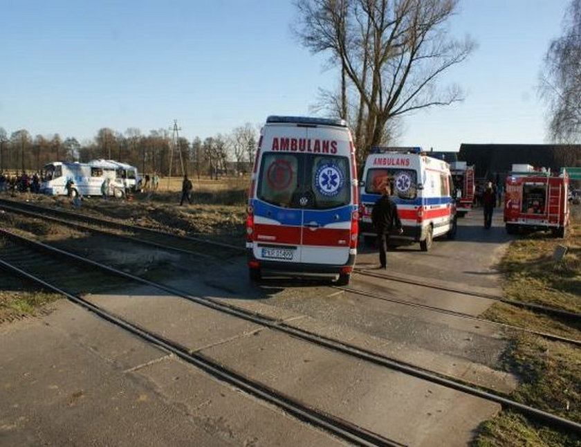 Wjechał autobusem pod pociąg. Został skazany!