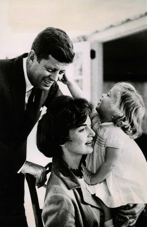 John F. Kennedy oraz Jackie Kennedy z ich córką Caroline