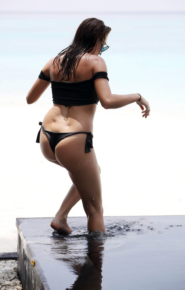 Chloe Goodman w seksownym bikini
