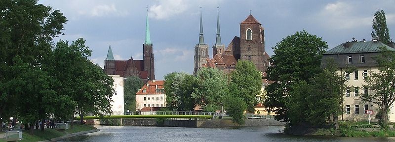 Ostrów Tumski – najstarsza, zabytkowa część Wrocławia. Badania archeologiczne wskazują na ślady osadnictwa w Ostrowie Tumskim na IX wiek. Ostrów Tumski powstał na obszarze przepraw na Odrze, pomiędzy ujściem rzek Oławy na południu, Ślęzy i Widawy na północy.