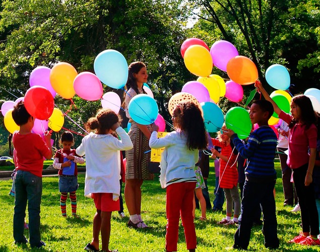 Katie Holmes jako panna Meadows