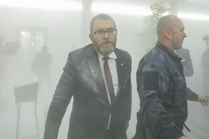 Skandaliczne zachowanie posła Brauna w Sejmie. Kara finansowa i wniosek do prokuratury