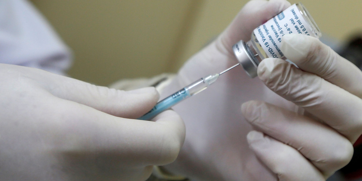 Eksperci z Norwegii odradzają szczepienia na koronawirusa AstraZeneką i Johnson & Johnson