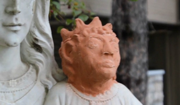isus glava skulptura restauracija01 screenshot www.cbc.ca