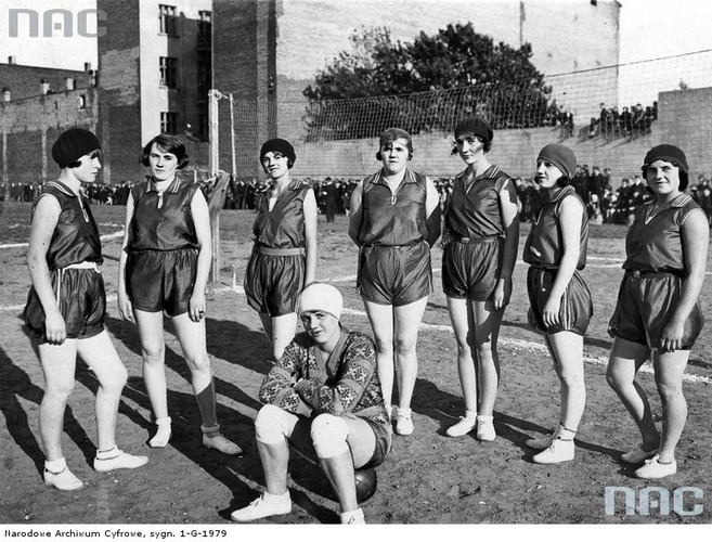 Przedwojenna kobieca drużyna sportowa