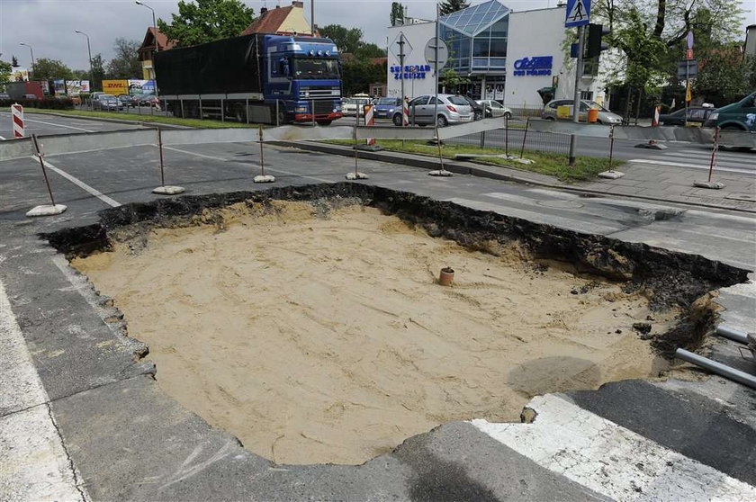 Omijajcie ulicę Kochanowskiego! Znów pękła rura