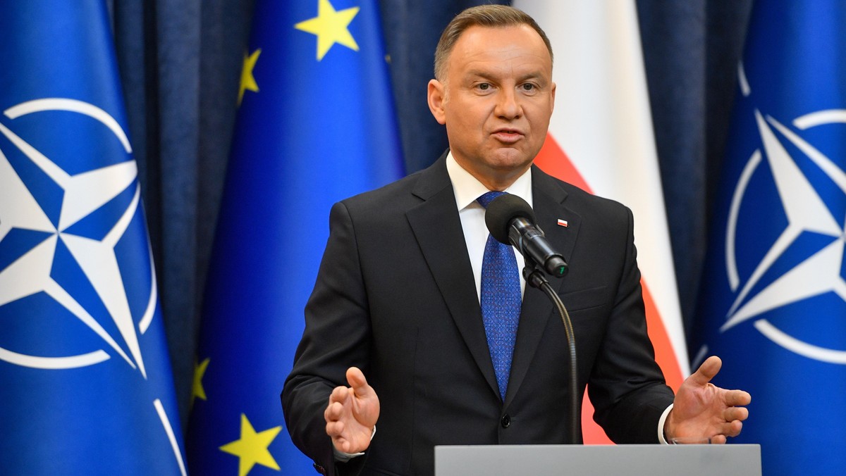 Andrzej Duda wielkim przegranym po podpisaniu lex Tusk? "Wrócił do wizerunku"