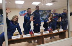 Statek Sojuz МS-19 z ekipą filmową na pokładzie zadokował na stacji kosmicznej