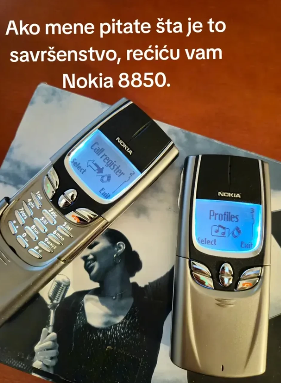 Voja pokazao telefone iz dvehiljaditih