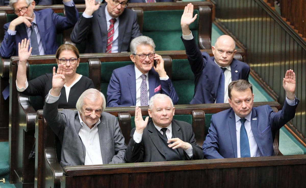 "Opowieść opozycji o wcześniejszych wyborach ma kształtować rzeczywistość. Jest elementem tworzenia narracji po wyborach samorządowych, że jest jakaś dekompozycja Zjednoczonej Prawicy, że PiS ich nie wygrał. "