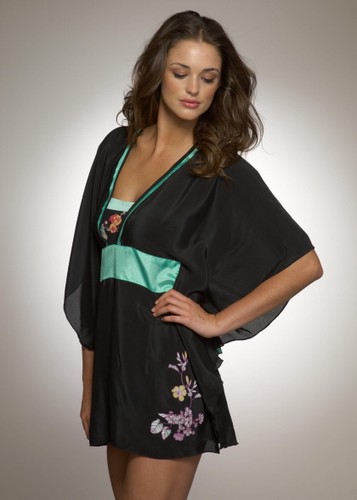 Lauren Budd specjalizuje się w sesjach dla firm bieliźniarskich. U nas w kostiumach kąpielowych Figleaf