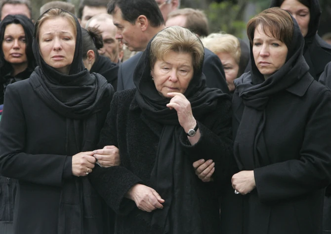 Supruga i ćerke na sahrani Borisa Jeljcina