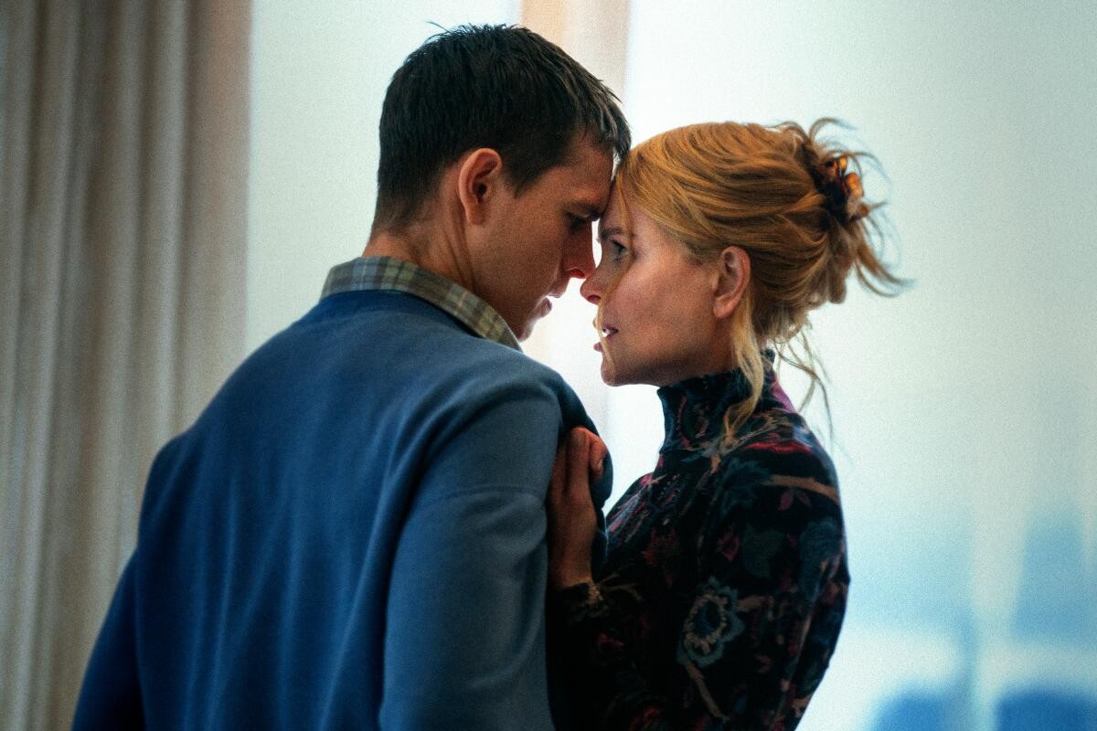 Harris Dickinson i Nicole Kidman w filmie "Babygirl"