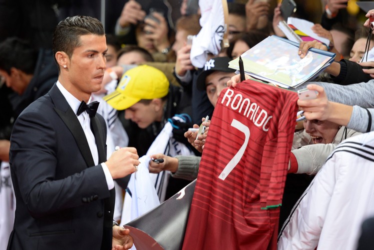 Cristiano Ronaldo Złotą Piłkę FIFA odbierał w asyście rodziny