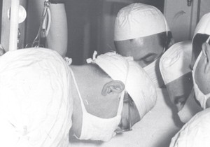 lekar Dr Adamov in the operating room during surgery