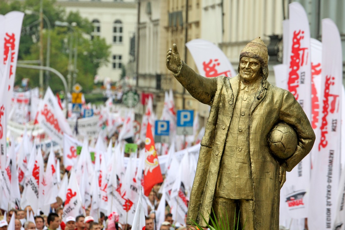 Pomnik Donalda Tuska podczas manifestacji w Warszawie
