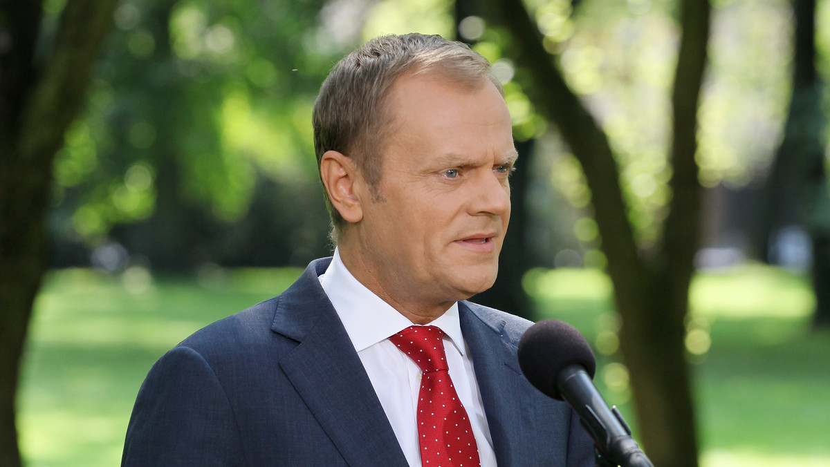 Premier Donald Tusk powiedział, że wyjedzie z Wrocławia zanim rozpocznie się konwencja wyborcza PiS. "Nie będę nikomu przeszkadzał ani wchodził w paradę" - podkreślił.