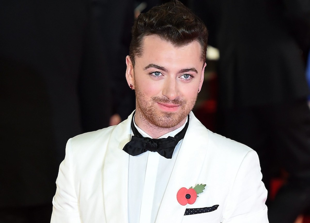 Sam Smith musi ściskać jądra, by śpiewać dla Bonda