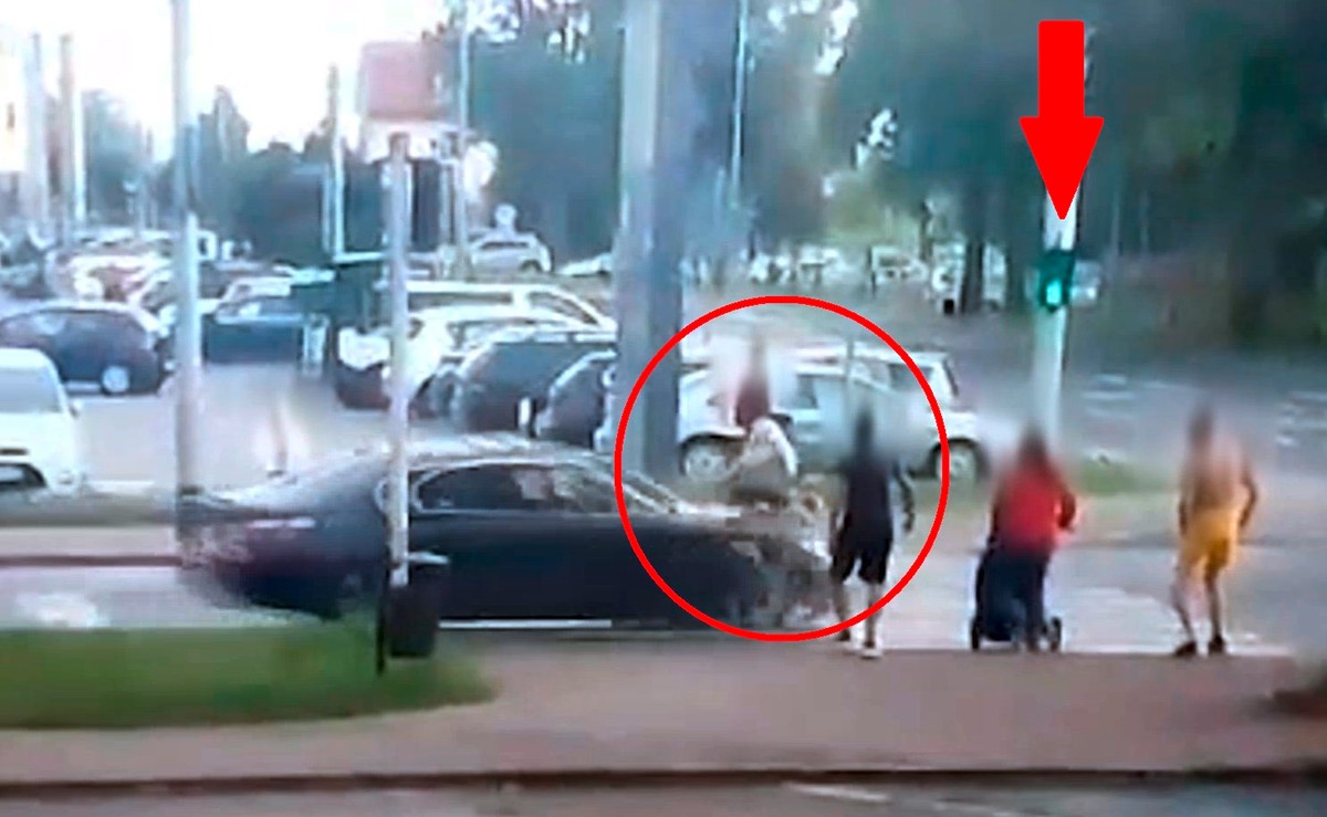 Wypadek na przejściu w Puławach: wstrząsające nagranie