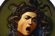 Caravaggio, „Głowa Meduzy, płótno naklejone na drewnianą tarczę, nierównomierne tondo 65 x 55 cm, Gallerie degli Uzi, Florencja
