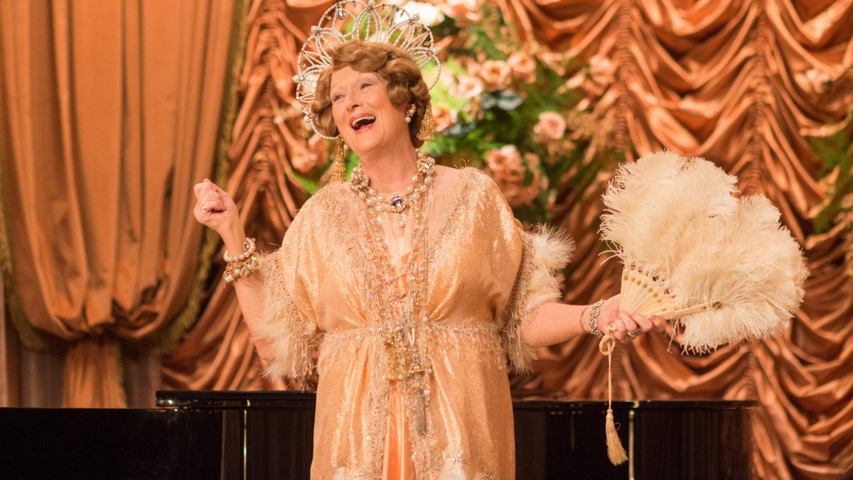 Trudno uwierzyć w historię przedstawioną w "Boskiej Florence" – najnowszym filmie z udziałem Meryl Streep. A jest niemal w stu procentach prawdziwa! Śpiewaczka Florence Foster Jenkins była w latach czterdziestych gwiazdą, ale nie ze względu na swoje wybitne umiejętności wokalne. Wręcz przeciwnie. W ogóle nie potrafiła śpiewać. Film "Boska Florence", opowiadający o losach najgorszej śpiewaczki, w kinach od 19 sierpnia.