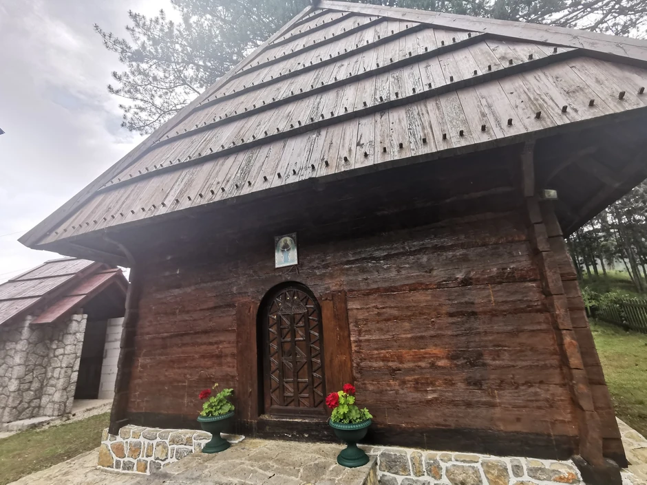 Crkva brvnara u selu Jablanica