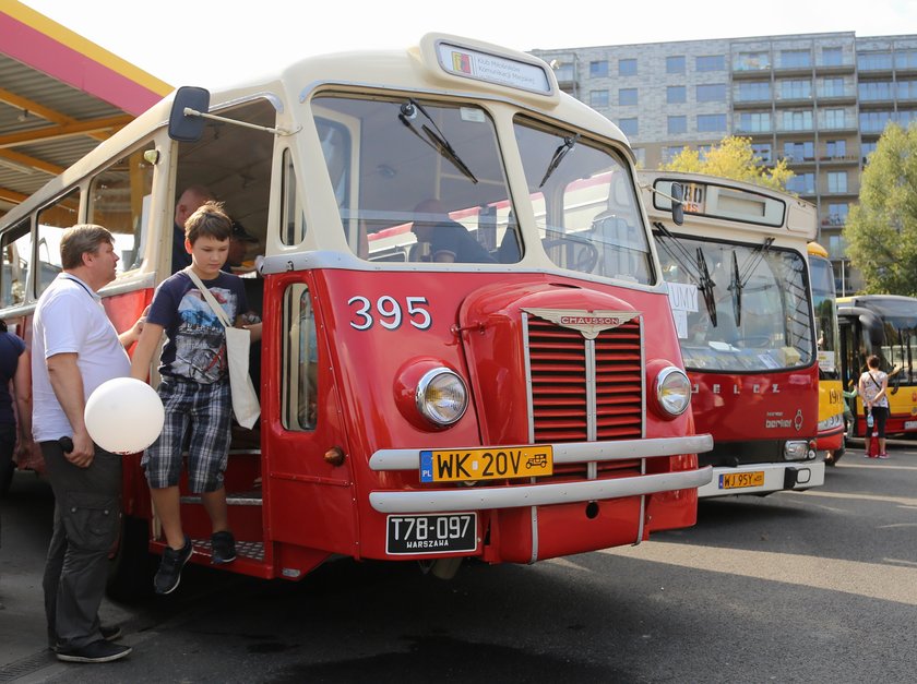 Święto miłośników komunikacji. W sobotę w zajezdni autobusowej przy ul. Woronicza odbyły się Dni Transportu Miejskiego