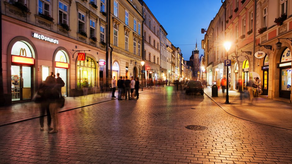 Kraków, ul. Floriańska nocą (zdjęcie ilustracyjne)