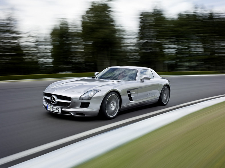 Mercedes SLS AMG w całej okazałaości