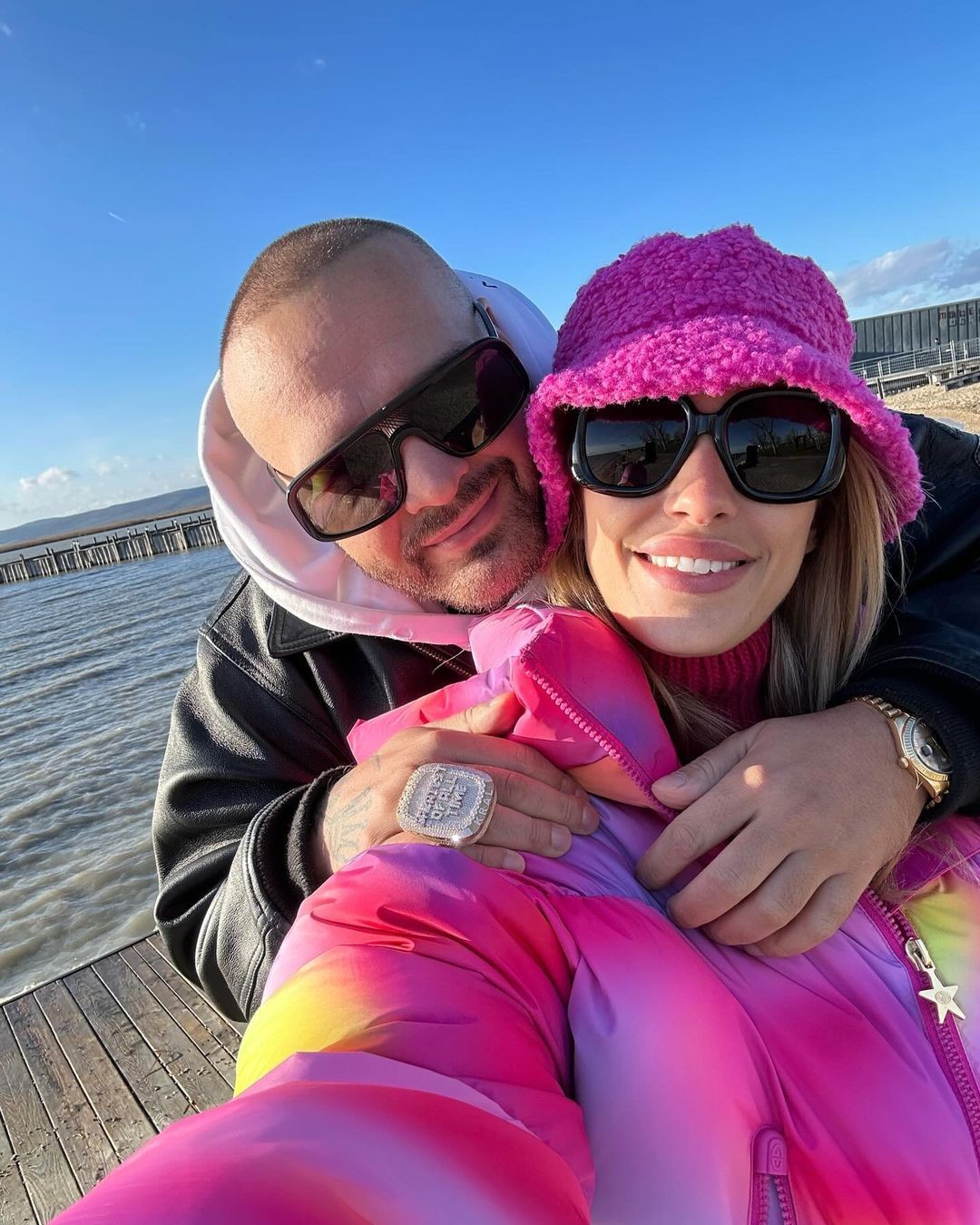 Slovenský raper Patrik „Rytmus“ Vrbovský a jeho manželka Jasmina Alagič.