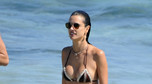 Alessandra Ambrosio w bikini na Ibizie