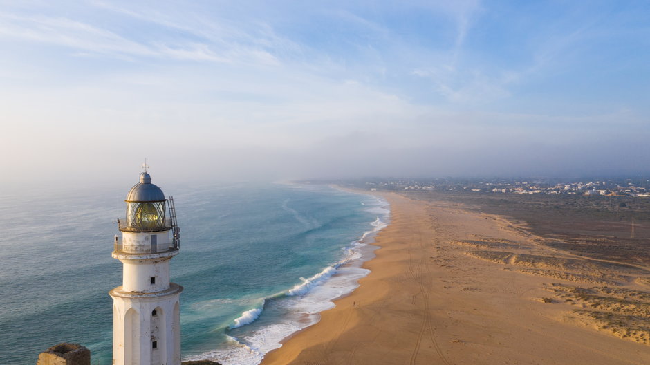 Latarnia Trafalgar w Caños de Meca, Costa de la Luz, Andaluzja, Hiszpania