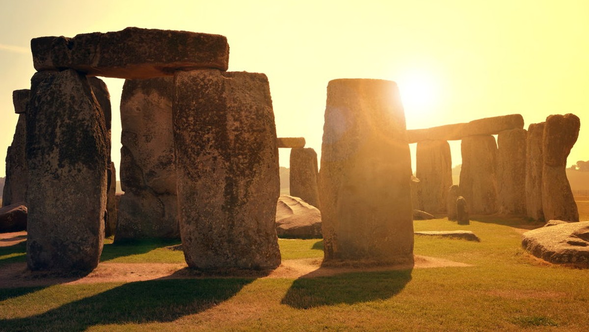 Rząd sfinalizował kontrowersyjny plan budowy tunelu drogowego w pobliżu Stonehenge. Zdaniem działaczy sprzeciwiających się projektowi, arteria "nieodwracalnie zniszczy" krajobraz.