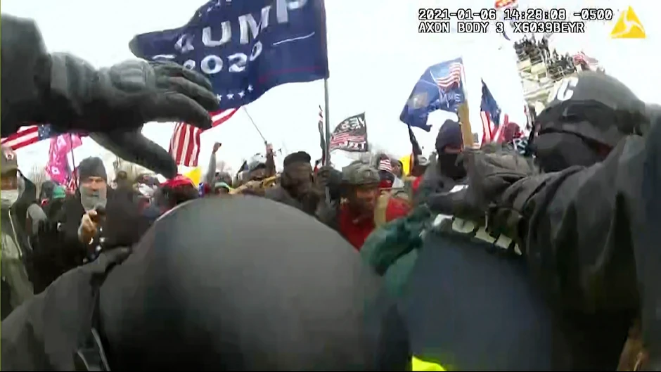 Scena sa video snimka upada u Kapitol hil puštenog tokom saslušanja 