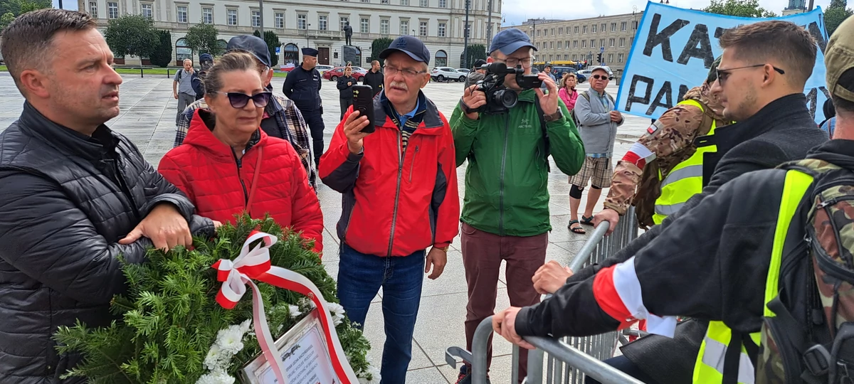  Wybory do PE wpłynęły na miesięcznicę smoleńską. Sprawdź jak Czy były przepychanki? foto