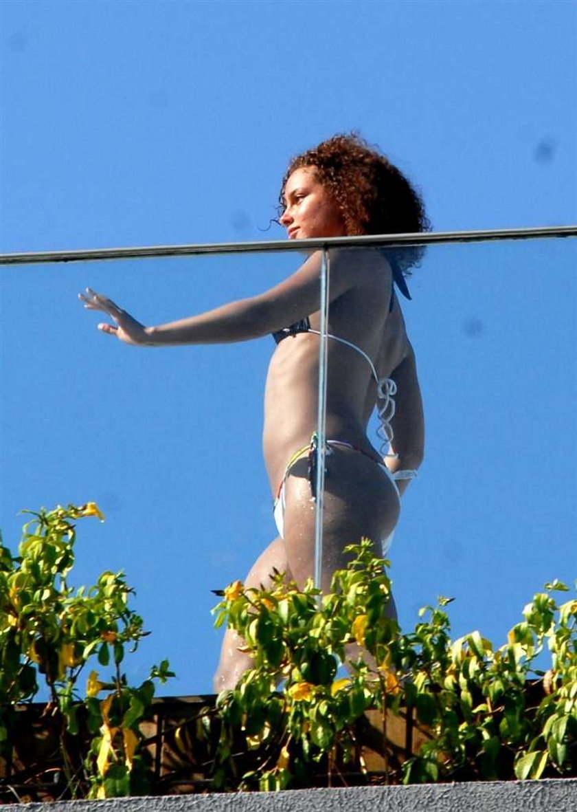 Alicia Keys harcuje na balkonie