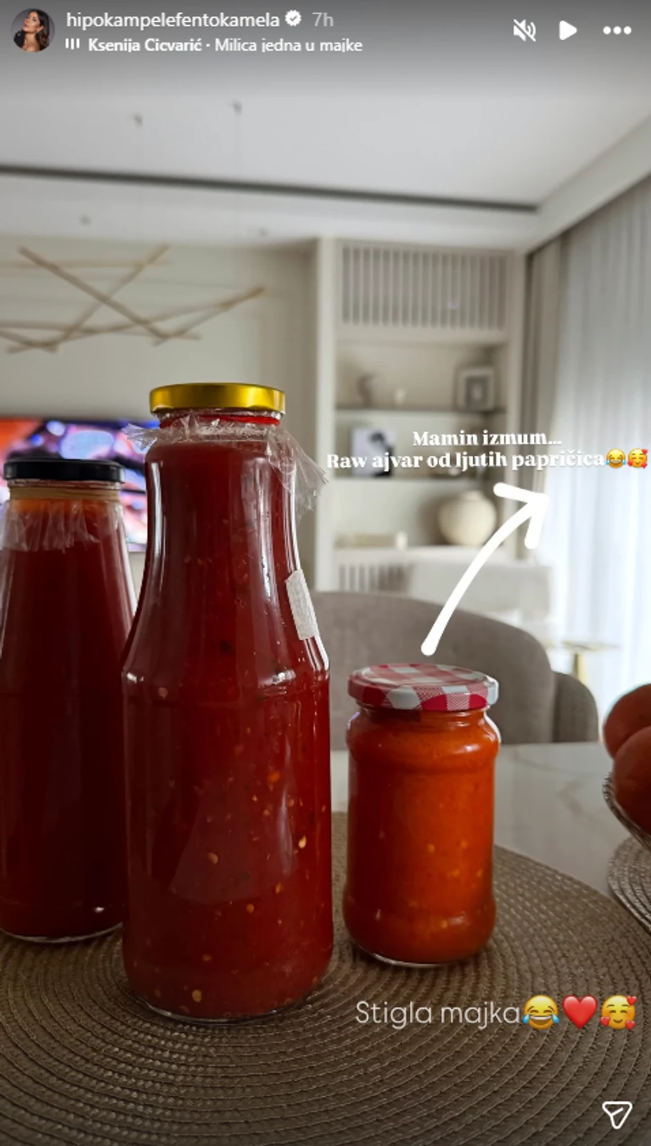 Dragani majka donela ajvar