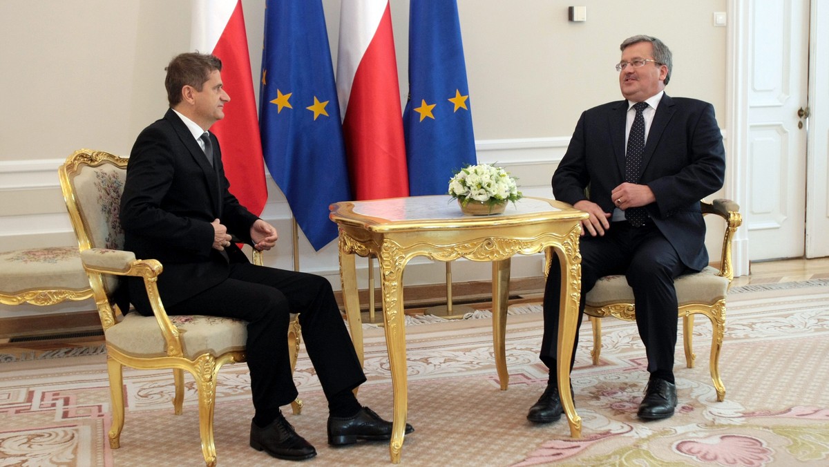 Około pół godziny trwało dzisiejsze spotkanie prezydenta Bronisława Komorowskiego z Januszem Palikotem, które odbyło się w ramach konsultacji powyborczych. Szef Ruchu Palikota opuszczając Pałac Prezydencki nie zatrzymał się, by porozmawiać z dziennikarzami.