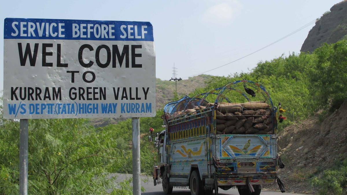 Pakistańskie siły bezpieczeństwa podjęły znaczną ofensywę przeciwko rebeliantom w położonym przy granicy z Afganistanem plemiennym regionie Kurram - poinformował w poniedziałek rzecznik sił zbrojnych Pakistanu.