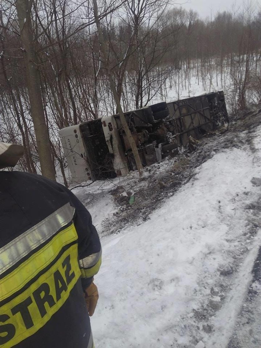 Wypadek autobusu w Gliniku Górnym