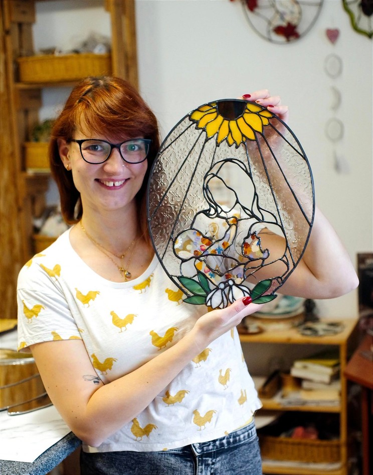 Petra, the Hungarian mother, makes trendy jewelry from breast milk