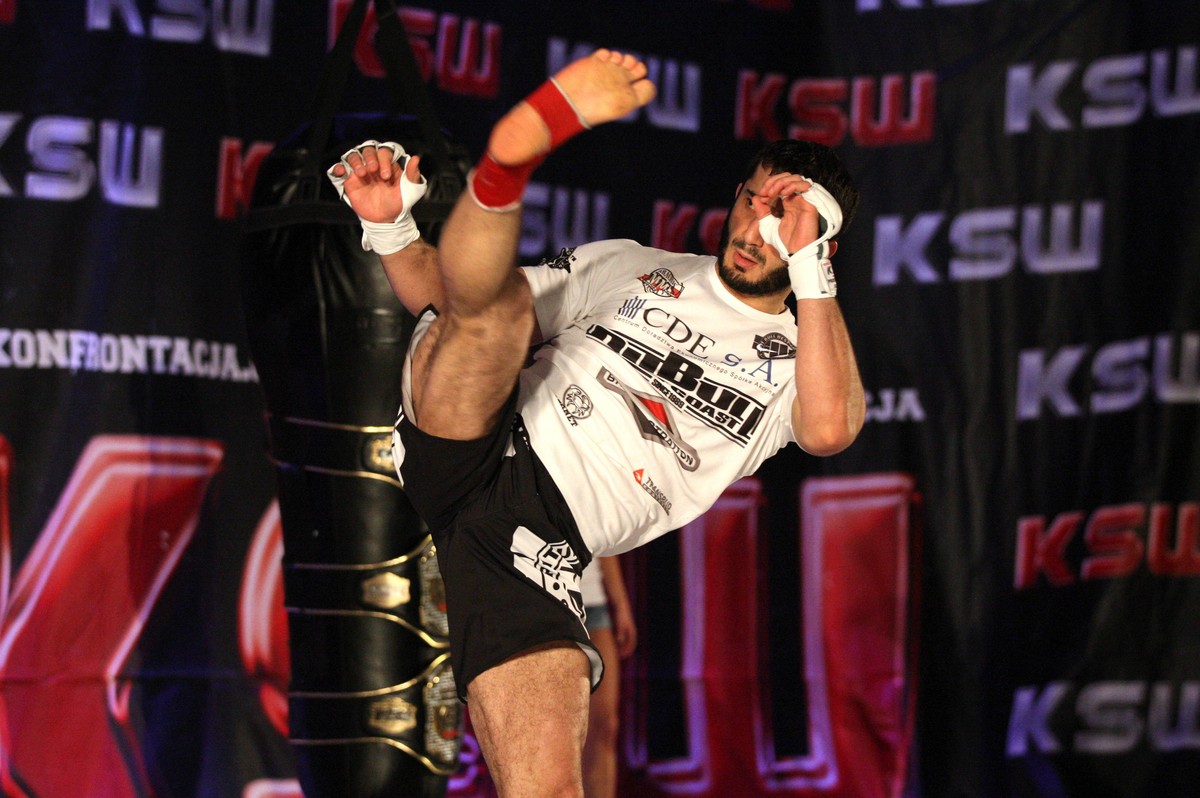 Mamed Khalidov wykończył rywala, ale okupił to kontuzją