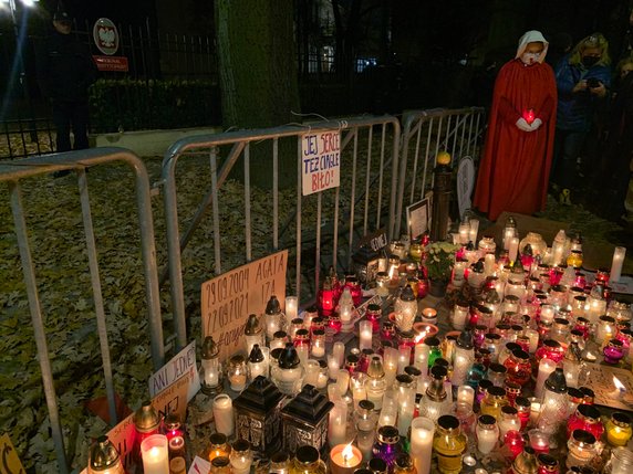 Protest przed Trybunałem Konstytucyjnym 1 listopada 2021 r.