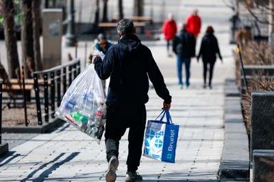 Dlaczego butelkomaty nie działają? Klienci tracą kaucję, automaty odrzucają butelki