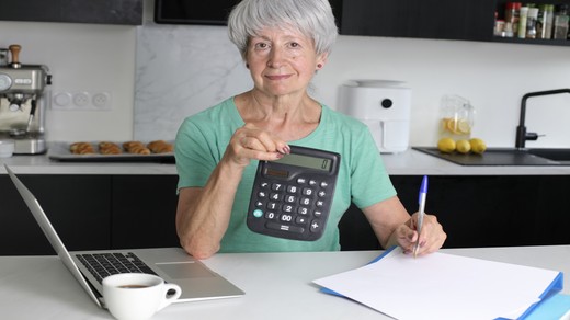 Dwie podwyżki emerytur w 2026 roku. Część seniorów dostanie pieniądze już od stycznia