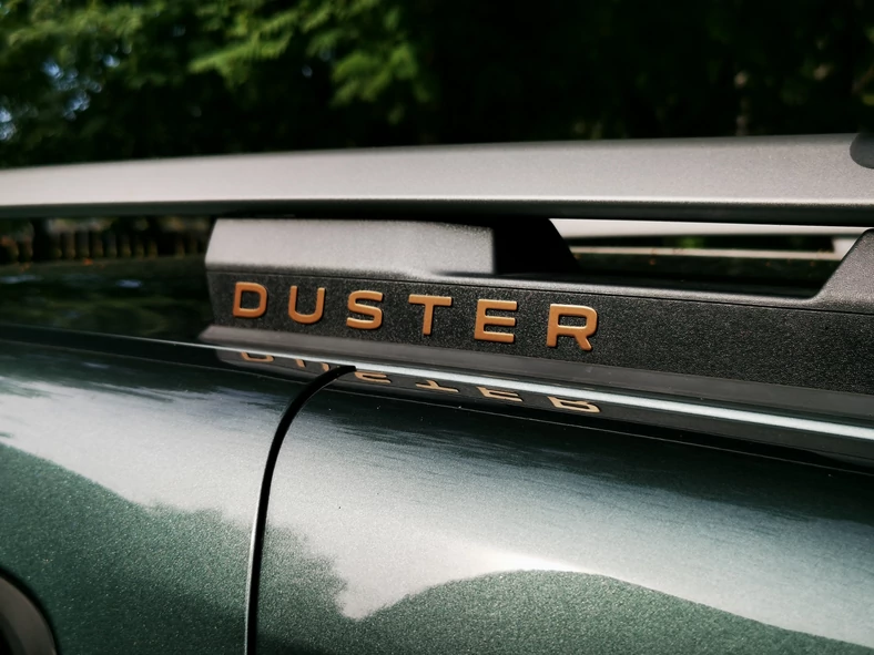 Dacia Duster Extreme: relingi można ustawić w poprzek, uzyskując bagażnik bazowy np. pod kufer dachowy