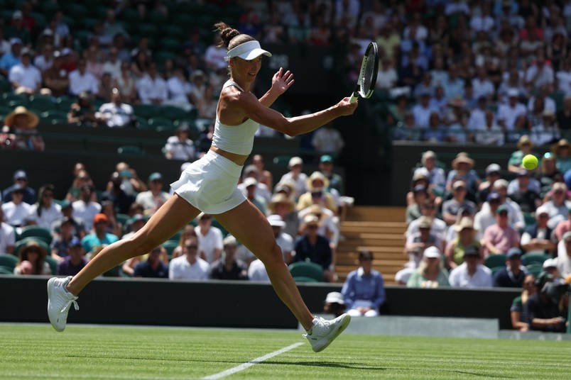 I wtedy weszły one, całe na biało. Najlepsze tenisistki grają na Wimbledonie [FOTO]