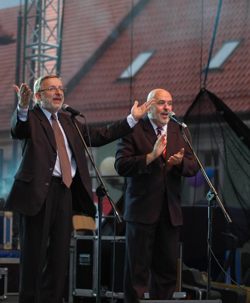 Marek Sobczak i Antoni Szpak na scenie.