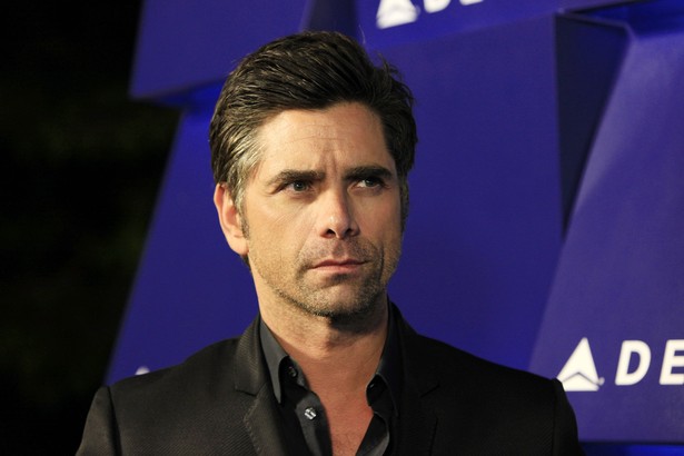 John Stamos z pełnej chaty za kratki